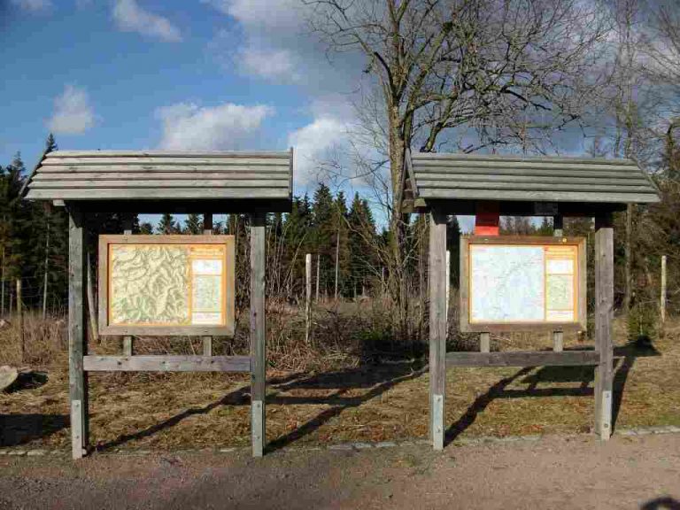 Hinweistafeln am RWT